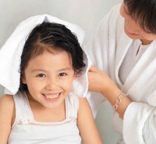 washing-kids-hair